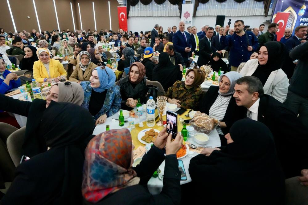 Bakan Tekin, "Gençlik İftarı" programına katıldı