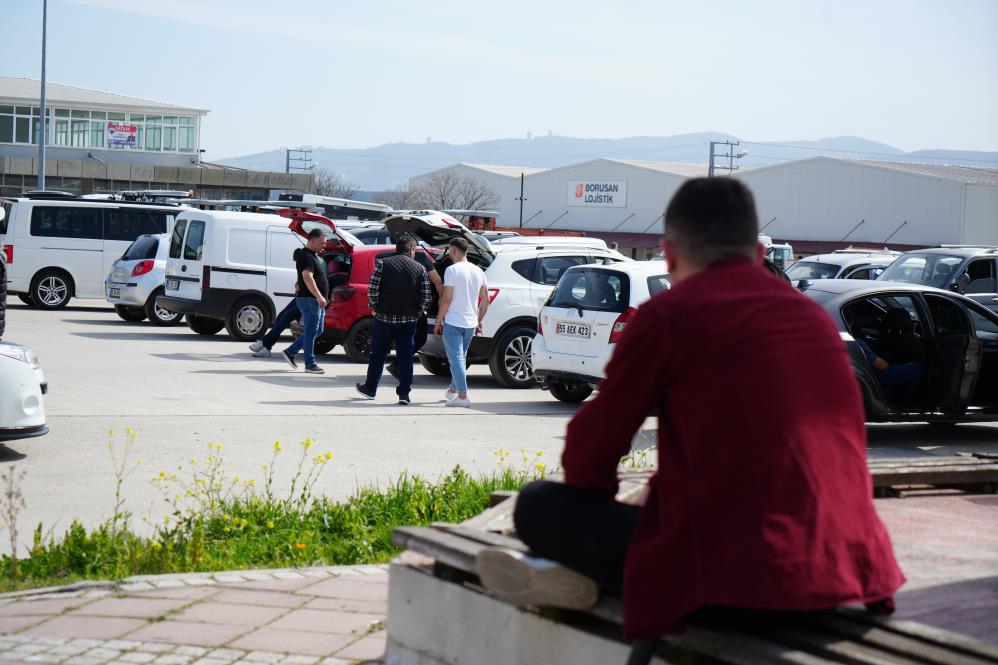 İkinci el oto pazarı eski bayramları arıyor