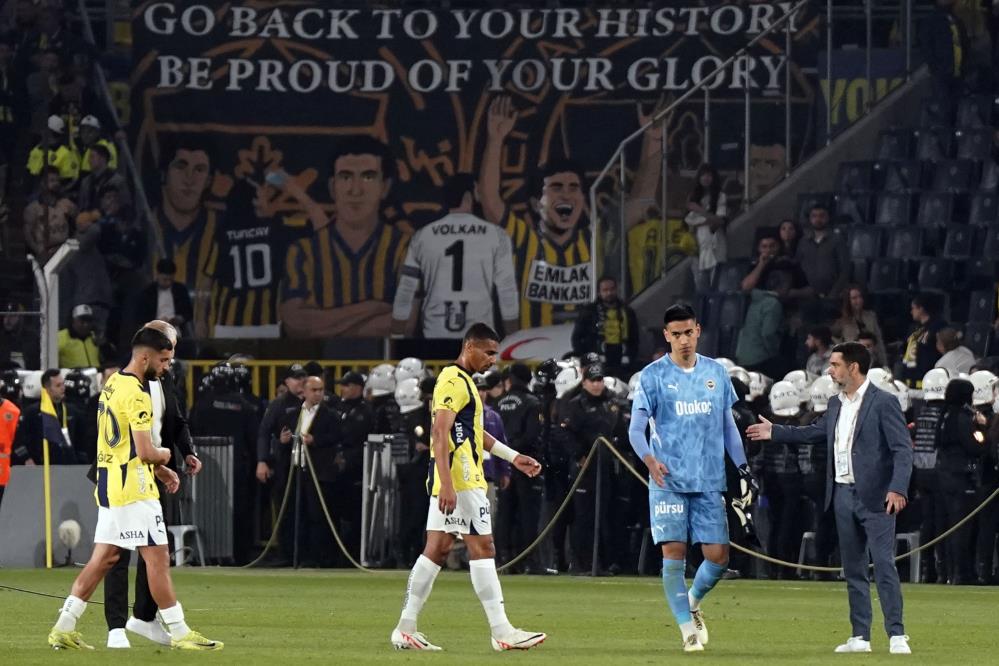 Fenerbahçe evinde 10 puan kaybetti