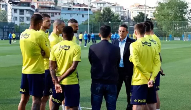 Fenerbahçe'de 16 isimle yollar ayrılıyor