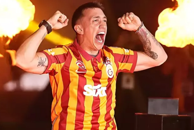 Galatasaray'da yıldız isim ayrılıyor