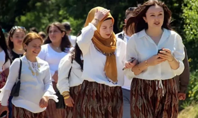 Binlerce genç 'eş avına' çıktı