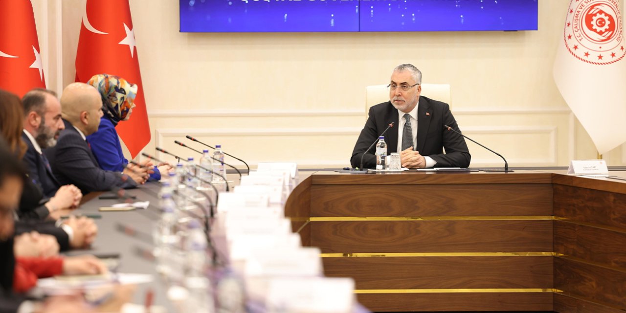 Bakan Işıkhan eczacılarla buluştu