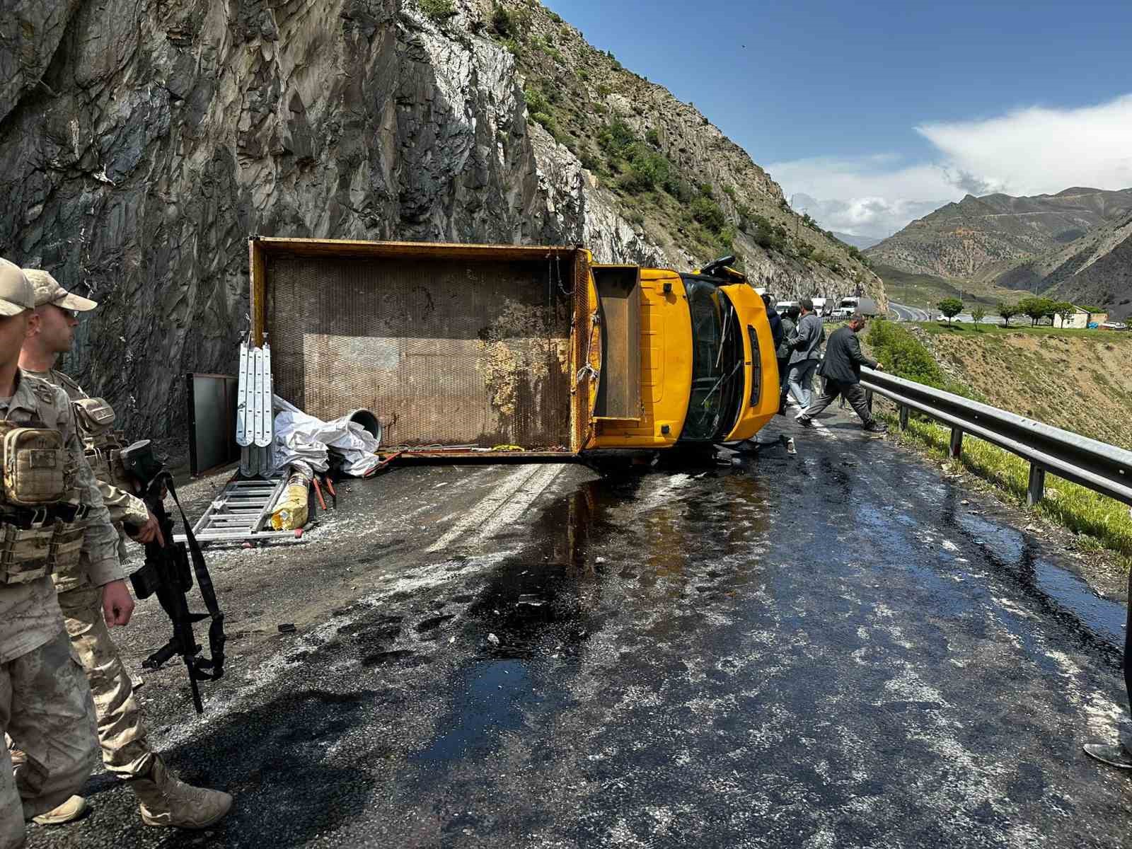 Van yolunda kaza 2 yaralı