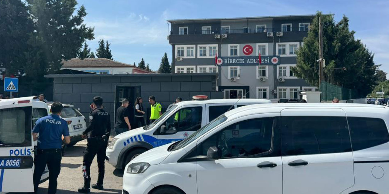 Adliye önünde kavga