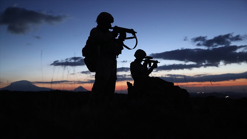 4 PKK'lı terörist teslim oldu