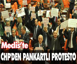 Mecliste pankartlı protesto