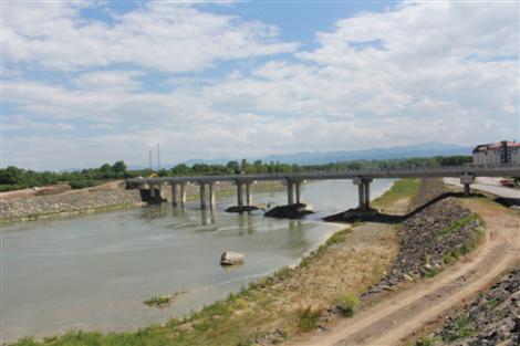 TOKİ Köprüsü vardı, şimdi de yolu oluyor