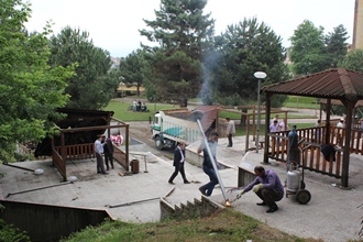 Gazi parkı ve çevre Esnafı İsyan ediyor