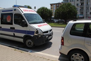 Ambulans kazası ucuz atlatıldı