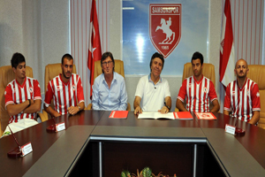 Samsunspor’da 4 futbolcu imzaladı