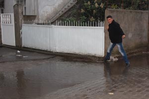 “Evimizi su basıyor kimse ilgilenmiyor”