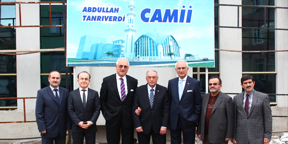 Tanrıverdi Kardeşler Cami inşaatını gezdi