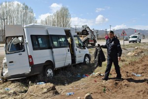Okul Takımını Taşıyan Minibüs Kaza Yaptı: 1 Ölü, 12 Yaralı