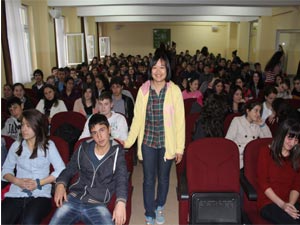 Tayvanlı gazeteci AFBAL’da öğrencilerle buluştu
