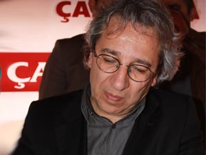 Can Dündar izdihamı