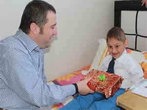 AK Parti’den evde eğitim alan çocuklara ziyaret