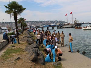 Sahilde “Çevre Günü” Temizliği