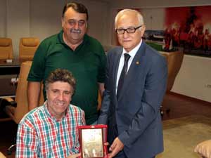 BARO’DAN SAMSUNSPOR’A PLAKET