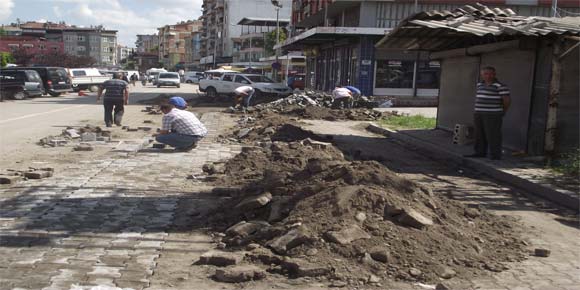 Vatandaşlar; Toz ve kanalizasyon sorununa çözüm istiyor