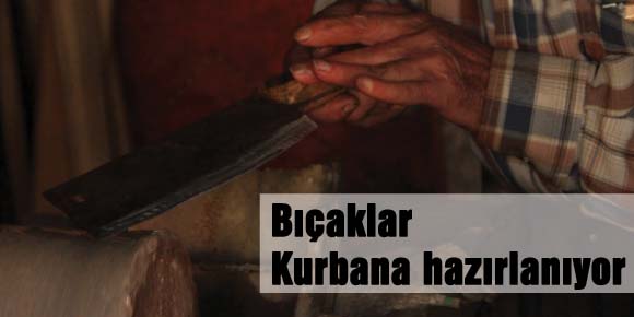 80’lik Usta Bıçakları Kurban İçin Hazırlıyor