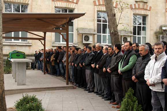 ANADOLU LİSESİ’NDEN FARUK ÖĞRETMENE SON GÖREV