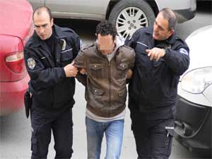 Tutuklanan Eski Futbolcu Adliyeden Kaçtı
