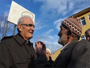 “TAŞ YERİNDE AĞIRDIR”