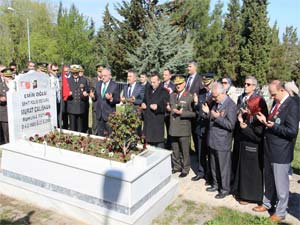 Şehit Ailelerine Devlet Övünç Madalyası