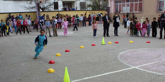 NURİ PAMİR İLKOKULU’NDA GELENEKSEL ÇOCUK OYUNLARI ŞENLİĞİ