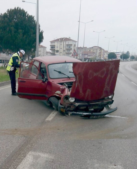 SAMSUNDA TRAFİK KAZASI: 2 YARALI