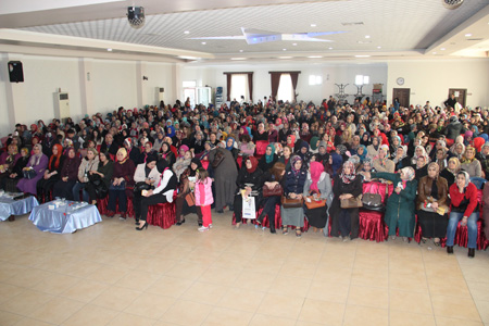 TEKKEKÖY BELEDİYESİNDEN KADINLAR GÜNÜ KUTLAMASI