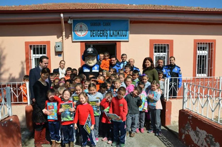 Polis, Öğrencileri Bilgilendiriyor