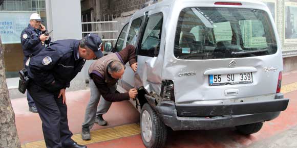 Sınav yolunda kaza geldi