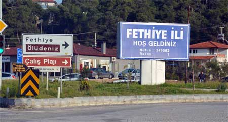 Fethiyeye il tabelası dikildi