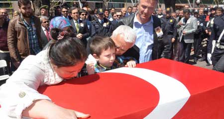 7 yaşındaki Mertten polis babasına en acı veda