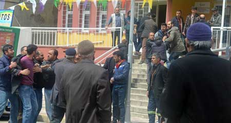 AK Parti milletvekili adayına sopalı saldırı