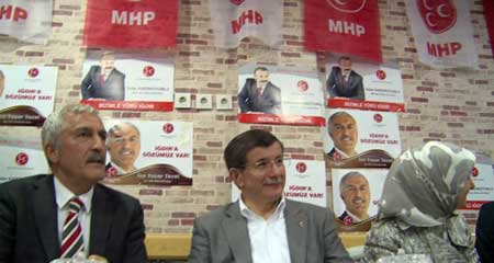 Başbakan Davutoğlundan MHP seçim bürosuna sürpriz ziyaret