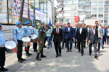 Başkan Yılmaza Mezun Olduğu Liseden Fotoğraf Sürprizi