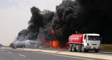 Nusaybin’de petrol yüklü tanker yandı