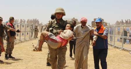 Bombardımandan kaçan Suriyeliler Türkiyeye sığınıyor