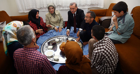 Cumhurbaşkanı Erdoğanın iftar ziyareti Çelik ailesini şaşırttı