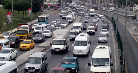 Gurbetçilerin bayram trafiği başladı