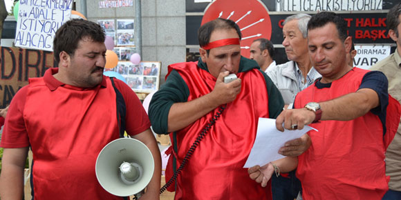 Sarıyer Belediyesi işçilerinden CHP binası önünde protesto