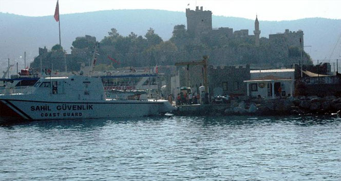 Göçmenleri taşıyan iki tekne battı: 12 ölü!