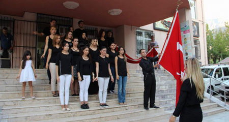 Sessiz istiklal marşı