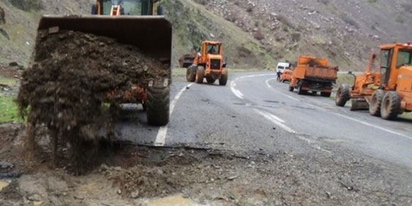 Hakkari-Çukurca karayolu aylar sonra ulaşıma açıldı