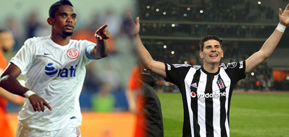 İlk yarıya Etoo ve Gomez damga vurdu