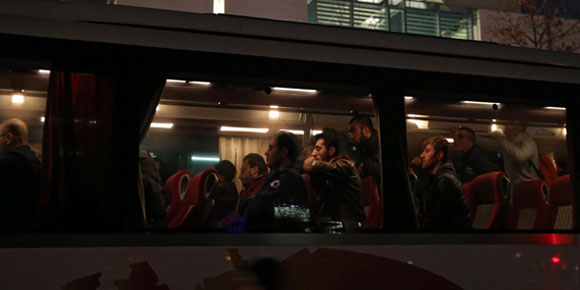 Belediye Başkanı, Merkel’e bir otobüs dolusu mülteci gönderdi