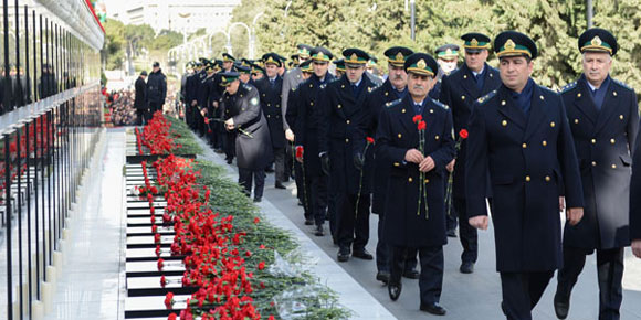 Azerbaycan 20 Ocak şehitlerini 26. yıl dönümünde andı